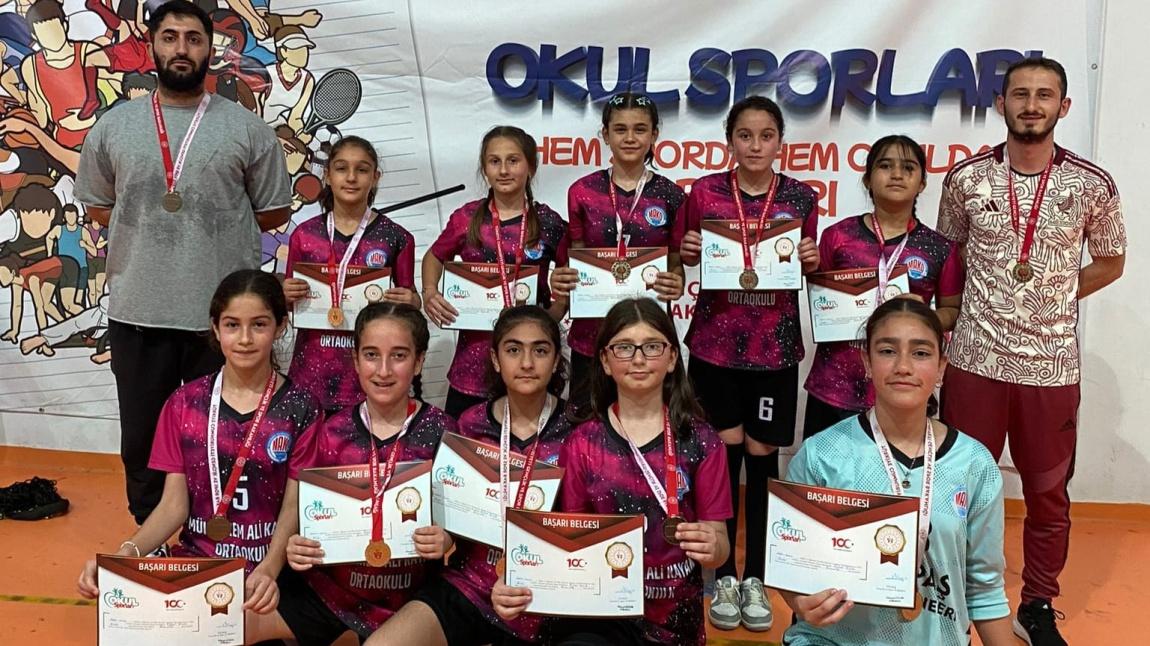 Küçük Kızlar Futsal Takımımız İl Birincisi Oldu